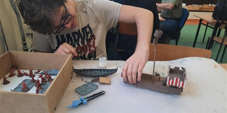 Powiększ grafikę: 5-listopada-kolejne-zajecia-naszego-kolka-modelarskiego-652979.jpg