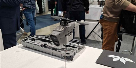 Powiększ grafikę: conradinowcy-podczas-targow-technologii-i-zastosowan-dronow-i-systemow-bezzalogowych-drone-world-expo-w-warszawie-678480.jpg