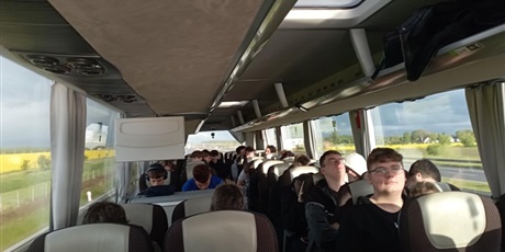 Powiększ grafikę: conradinowcy-z-2a-i-kola-mlodego-elektryka-w-warszawie-615599.jpg