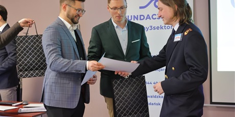 Powiększ grafikę: conradinowcy-zdobyli-i-miejsce-w-hackhatonie-energetyczne-pomorze-2040-664455.jpg