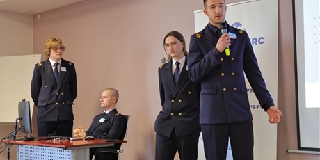 Powiększ grafikę: conradinowcy-zdobyli-i-miejsce-w-hackhatonie-energetyczne-pomorze-2040-664457.jpg