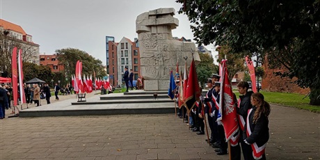 Powiększ grafikę: conradinowski-poczet-sztandarowy-podczas-uroczystosci-upamietniajacej-83-rocznice-czynu-bojowego-wojska-polskiego-na-wschodzie-717388.jpg