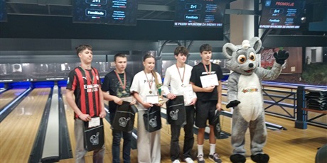 Powiększ grafikę: conradinum-mistrzem-gdanska-szkol-ponadpodstawowych-w-bowlingu-705253.jpg