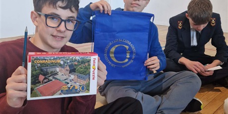 Powiększ grafikę: edukacja-rowiesnicza-uczniowie-ucza-uczniow-690523.jpg