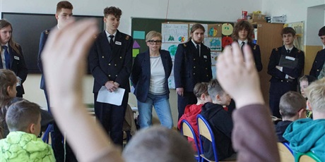 Powiększ grafikę: edukacja-rowiesnicza-uczniowie-ucza-uczniow-690534.jpg