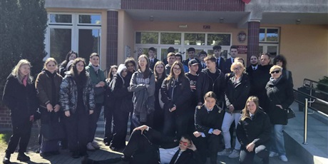 Powiększ grafikę: edukacja-rowiesnicza-uczniowie-ucza-uczniow-690538.jpg