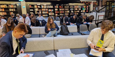 Powiększ grafikę: forum-mlodych-10-grudnia-2025-miedzynarodowy-dzien-praw-czlowieka-w-ecs-664412.jpg