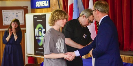 Powiększ grafikę: gala-i-wreczenie-nagrod-laureatom-jubileuszowego-xx-ogolnopolskiego-konkursu-barwy-morza-2025-616617.jpg
