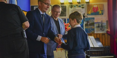 Powiększ grafikę: gala-i-wreczenie-nagrod-laureatom-jubileuszowego-xx-ogolnopolskiego-konkursu-barwy-morza-2025-616620.jpg