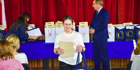 Powiększ grafikę: gala-i-wreczenie-nagrod-laureatom-jubileuszowego-xx-ogolnopolskiego-konkursu-barwy-morza-2025-616644.jpg