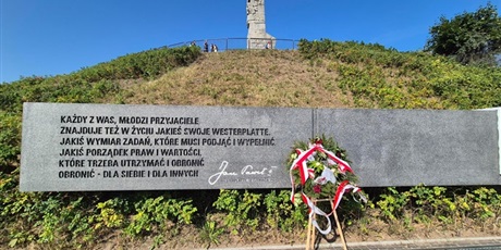 Powiększ grafikę: klasa-5a-z-wychowawczynia-p-wioletta-pukszta-na-westerplatte-3-wrzesnia-552059.jpg