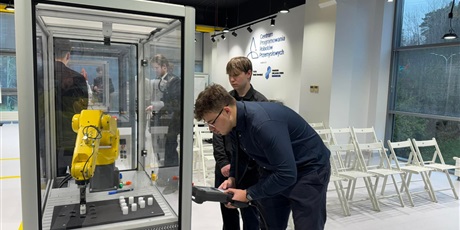 Powiększ grafikę: klasa-iv-l-na-warsztatach-w-cprp-i-na-politechnice-gdanskiej-658498.jpg