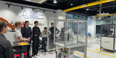 Powiększ grafikę: klasa-iv-l-na-warsztatach-w-cprp-i-na-politechnice-gdanskiej-658501.jpg