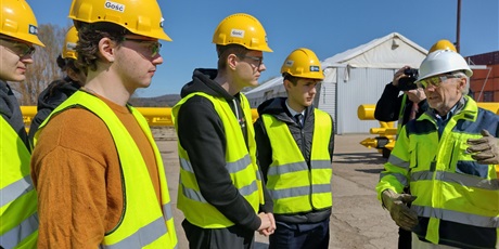 Powiększ grafikę: kwietniowe-sesje-projektu-kurs-na-offshore-690844.jpg