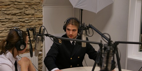 Powiększ grafikę: lekcja-obywatelska-w-akademii-ateneum-szkola-dialogu-i-komunikacji-mlodych-obywateli-661372.jpg