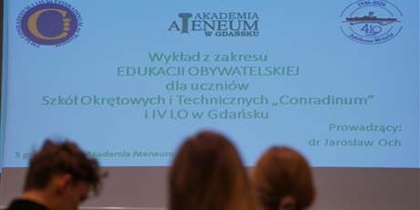 Powiększ grafikę: lekcja-obywatelska-w-akademii-ateneum-szkola-dialogu-i-komunikacji-mlodych-obywateli-661385.jpg