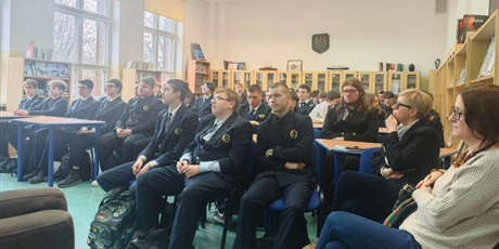 Powiększ grafikę: lekcja-obywatelska-w-conradinum-samorzad-dla-mlodych-680841.jpg