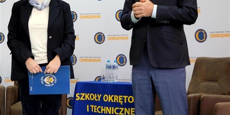 Powiększ grafikę: lekcja-obywatelska-w-conradinum-samorzad-dla-mlodych-680842.jpg