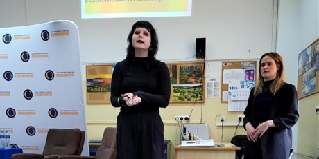 Powiększ grafikę: lekcja-obywatelska-w-conradinum-samorzad-dla-mlodych-680849.jpg