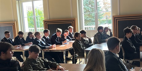 Powiększ grafikę: lekcja-outdoorowa-w-ramach-miedzyszkolnego-programu-edukacji-obywatelskiej-650935.jpg