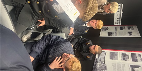 Powiększ grafikę: lekcja-outdoorowa-w-ramach-miedzyszkolnego-programu-edukacji-obywatelskiej-650943.jpg