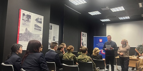 Powiększ grafikę: lekcja-outdoorowa-w-ramach-miedzyszkolnego-programu-edukacji-obywatelskiej-650944.jpg