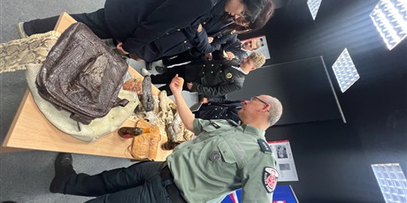 Powiększ grafikę: lekcja-outdoorowa-w-ramach-miedzyszkolnego-programu-edukacji-obywatelskiej-650948.jpg