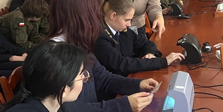 Powiększ grafikę: lekcja-outdoorowa-w-ramach-miedzyszkolnego-programu-edukacji-obywatelskiej-650955.jpg