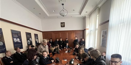 Powiększ grafikę: lekcja-outdoorowa-w-ramach-miedzyszkolnego-programu-edukacji-obywatelskiej-650956.jpg