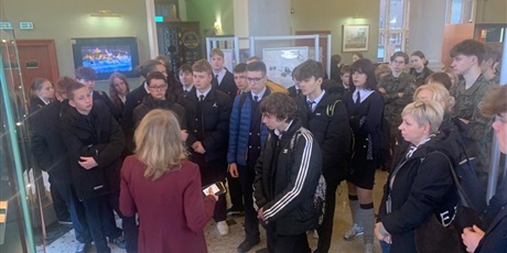 Powiększ grafikę: lekcja-outdoorowa-w-ramach-miedzyszkolnego-programu-edukacji-obywatelskiej-650957.jpg