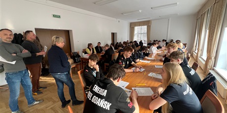 Powiększ grafikę: lekcja-outdoorowa-w-ramach-miedzyszkolnego-programu-edukacji-obywatelskiej-660740.jpg