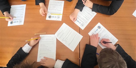 Powiększ grafikę: lekcja-outdoorowa-w-ramach-miedzyszkolnego-programu-edukacji-obywatelskiej-660743.jpg