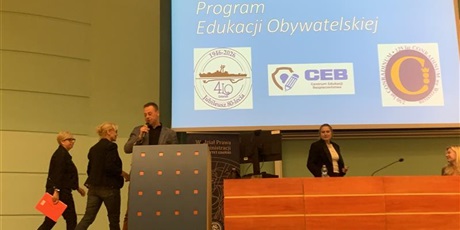 Powiększ grafikę: miedzyszkolny-program-edukacji-obywatelskiej-conradinum-i-iv-lo-zaprezentowany-na-konferencji-kuratorium-oswiaty-w-gdansku-640681.jpg