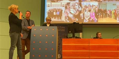 Powiększ grafikę: miedzyszkolny-program-edukacji-obywatelskiej-conradinum-i-iv-lo-zaprezentowany-na-konferencji-kuratorium-oswiaty-w-gdansku-640692.jpg