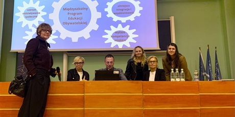 Powiększ grafikę: miedzyszkolny-program-edukacji-obywatelskiej-conradinum-i-iv-lo-zaprezentowany-na-konferencji-kuratorium-oswiaty-w-gdansku-640695.jpg