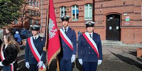 Nasz Poczet Sztandarowy podczas uroczystości ku czci nauczycieli zabitych i pomordowanych w okresie Wolnego Miasta Gdańska i w latach okupacji.