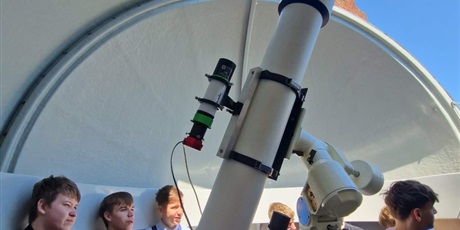 Powiększ grafikę: niezwykla-lekcja-fizyki-w-obserwatorium-astronomicznym-gla-w-gdansku-695884.jpg