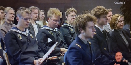 Powiększ grafikę: panowie-piotr-mackowski-z-klasy-3e-oraz-marcin-wierzbicki-uczen-klasy-4e-uczestnikami-projektu-kurs-na-offshore-671779.jpg