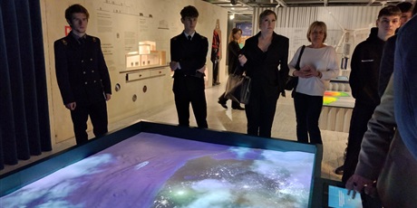 Powiększ grafikę: panowie-piotr-mackowski-z-klasy-3e-oraz-marcin-wierzbicki-uczen-klasy-4e-uczestnikami-projektu-kurs-na-offshore-671783.jpg