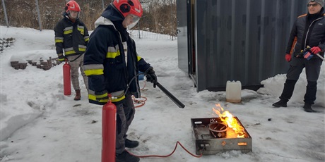 Powiększ grafikę: panowie-piotr-mackowski-z-klasy-3e-oraz-marcin-wierzbicki-uczen-klasy-4e-uczestnikami-projektu-kurs-na-offshore-671793.jpg