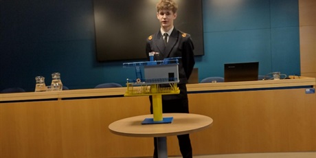 Powiększ grafikę: panowie-piotr-mackowski-z-klasy-3e-oraz-marcin-wierzbicki-uczen-klasy-4e-uczestnikami-projektu-kurs-na-offshore-671796.jpg