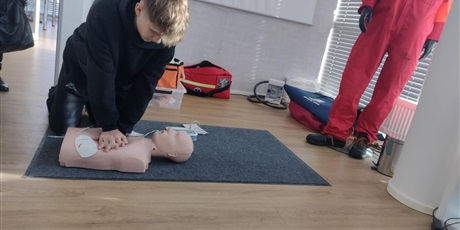 Powiększ grafikę: panowie-piotr-mackowski-z-klasy-3e-oraz-marcin-wierzbicki-uczen-klasy-4e-uczestnikami-projektu-kurs-na-offshore-671797.jpg