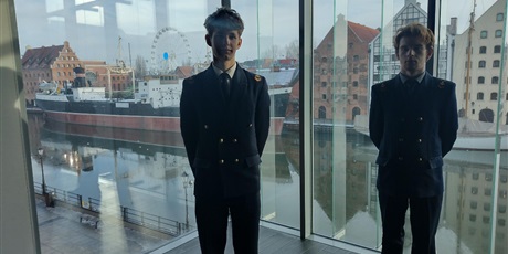 Powiększ grafikę: panowie-piotr-mackowski-z-klasy-3e-oraz-marcin-wierzbicki-uczen-klasy-4e-uczestnikami-projektu-kurs-na-offshore-671799.jpg