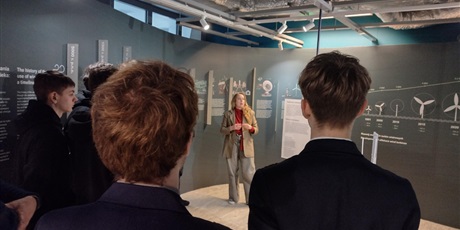 Powiększ grafikę: panowie-piotr-mackowski-z-klasy-3e-oraz-marcin-wierzbicki-uczen-klasy-4e-uczestnikami-projektu-kurs-na-offshore-671804.jpg