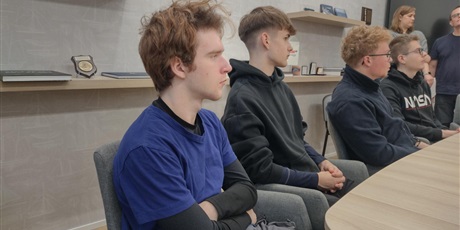 Powiększ grafikę: panowie-piotr-mackowski-z-klasy-3e-oraz-marcin-wierzbicki-uczen-klasy-4e-uczestnikami-projektu-kurs-na-offshore-671807.jpg