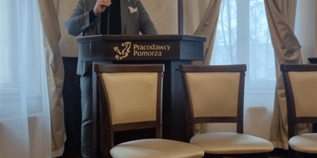 Powiększ grafikę: piotr-mackowski-oraz-marcin-wierzbicki-w-lutowych-sesjach-projektu-kurs-na-offshore-678276.jpg