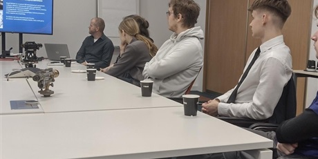 Powiększ grafikę: piotr-mackowski-oraz-marcin-wierzbicki-w-lutowych-sesjach-projektu-kurs-na-offshore-678279.jpg