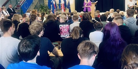 Powiększ grafikę: podsumowanie-pracy-w-ramach-gdanskich-lekcji-obywatelskich-2024-2025-628813.jpg