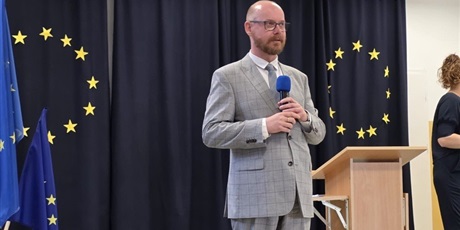 Powiększ grafikę: podsumowanie-pracy-w-ramach-gdanskich-lekcji-obywatelskich-2024-2025-628817.jpg
