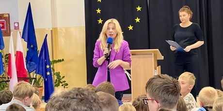 Powiększ grafikę: podsumowanie-pracy-w-ramach-gdanskich-lekcji-obywatelskich-2024-2025-628821.jpg